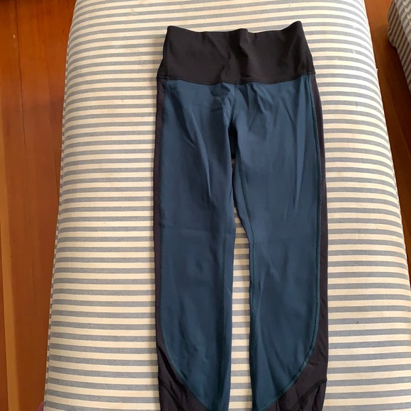Lululemon “Ready Set Go” 7/8 tights - Picture 2 of 4